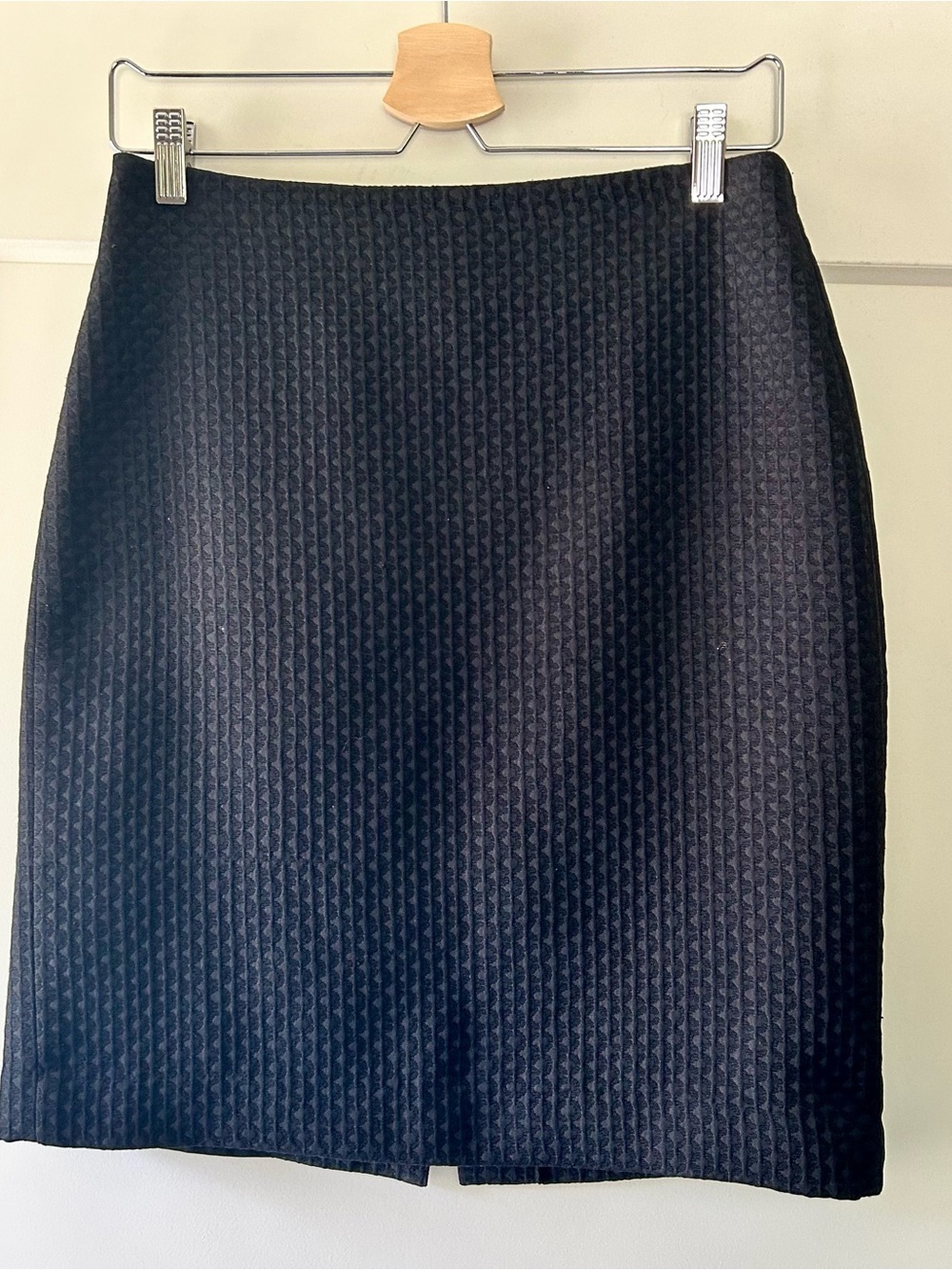 Banana Republic Textured Black Pencil Skirt size 4